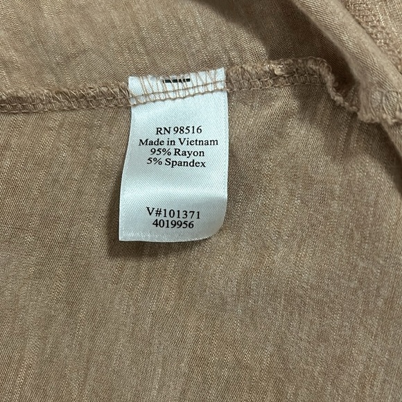 Women’s tan tank top in a small - Picture 4 of 4